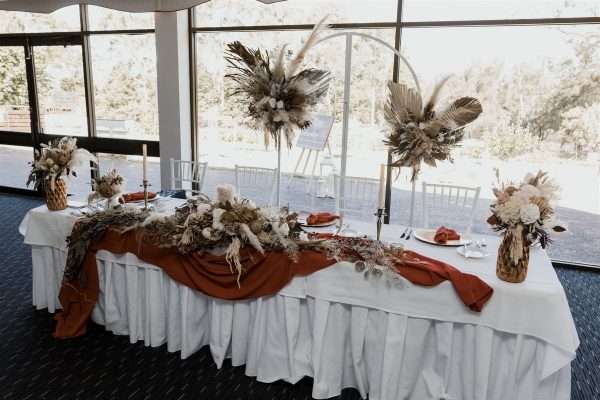 Rust, teracotta, rustic, boho, neutral tone eartly florals. Hire florals arrangements. lux glamour range. the tailored table