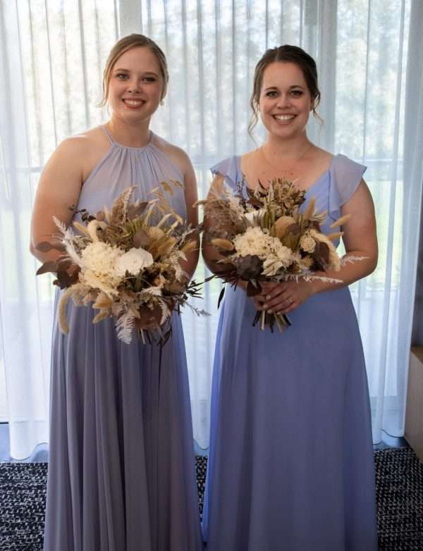 warm neutral toned bride bouquet. wedding bridesmaids bouquet. rustic wedding bride bouquet