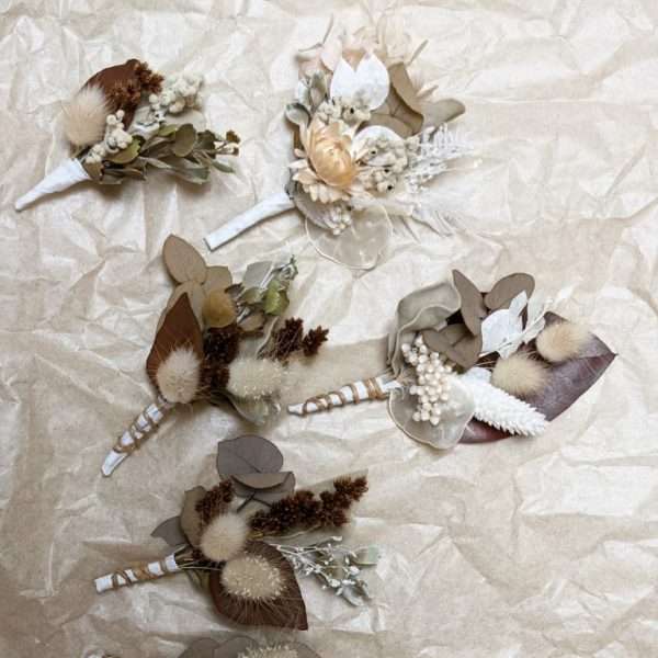 custom wedding buttonholes. rustic wedding buttonholes. wedding guest gift. matching groomsmen small floral buttonhole