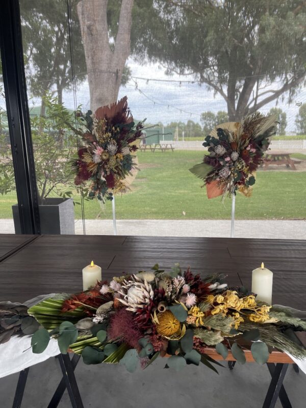 Medium vertical floral arrangement - Native - Image 8