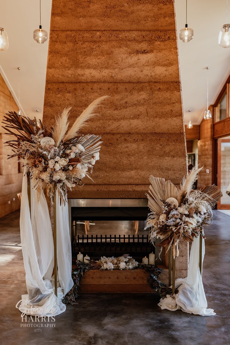 Gold tower set with drape and Lux Glamor large focal flowers