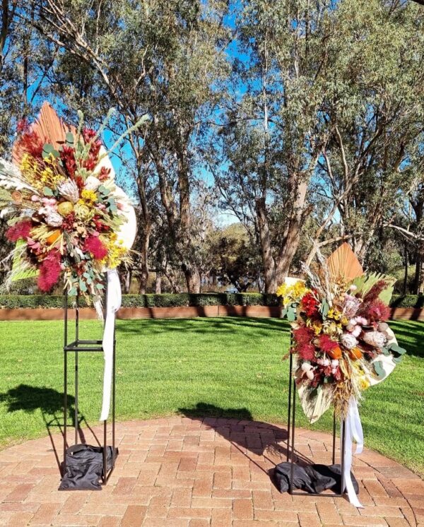 Medium vertical floral arrangement - Native - Image 7